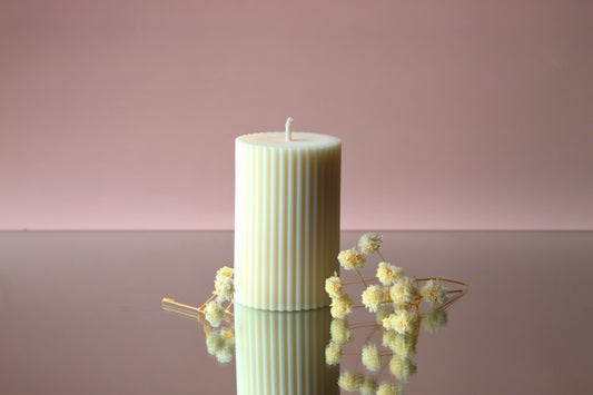 Bougie design pilier blanche